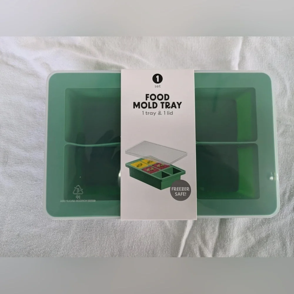 NWT food mold tray 1 tray & 1 lid. Dark green! Perfect for making baby food etc